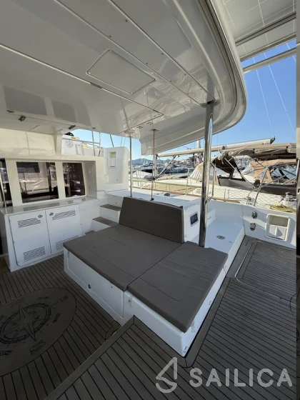 Lagoon 450  Flybridge - Yacht Charter Sailica