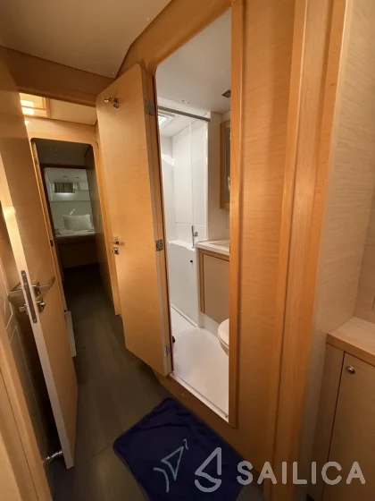 Lagoon 450  Flybridge - Yacht Charter Sailica