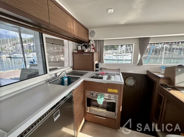 Lagoon 40 - Yacht Charter Sailica