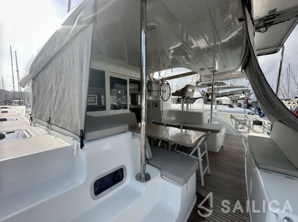 Lagoon 40 - Yacht Charter Sailica