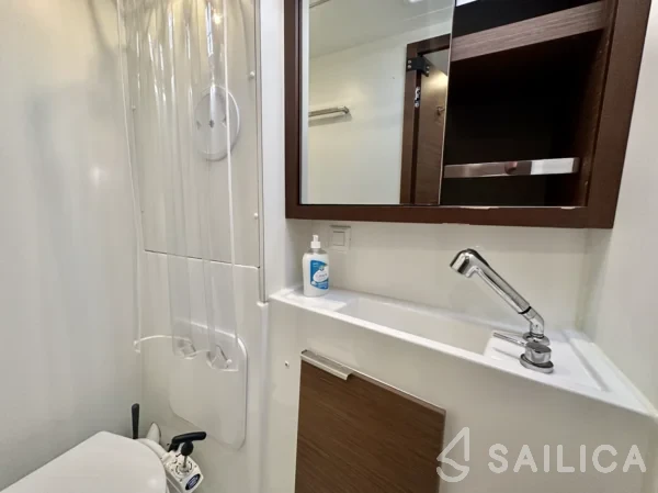 Lagoon 40 - Yacht Charter Sailica