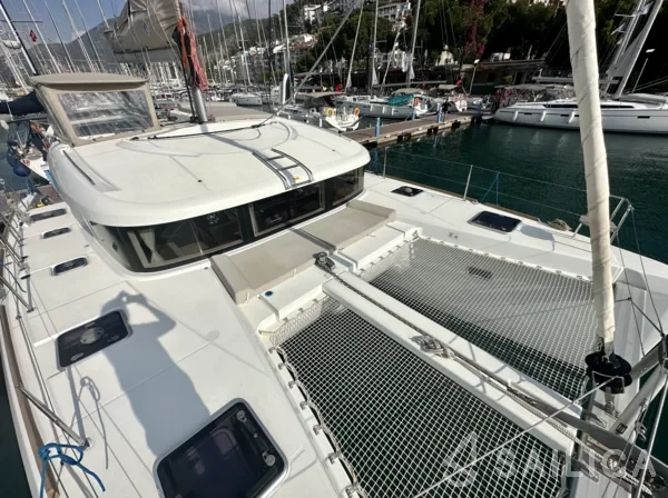 Lagoon 40 - Yacht Charter Sailica