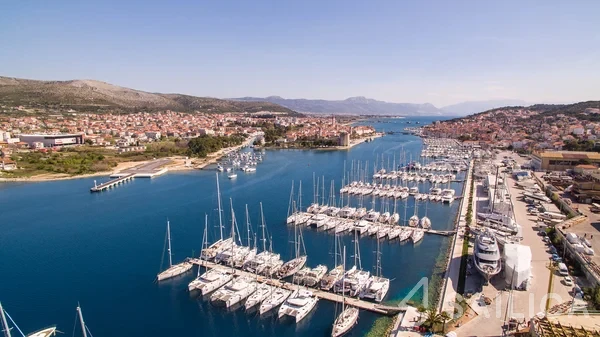 Monte Carlo 5 - Yacht Charter Sailica