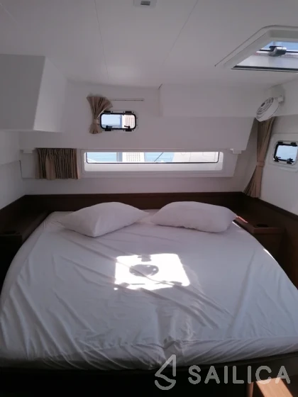 Lagoon 42 - Yacht Charter Sailica