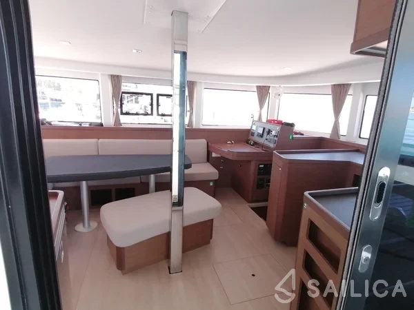 Lagoon 42 - Yacht Charter Sailica