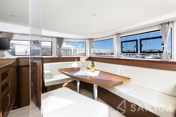Lagoon 42 - Yacht Charter Sailica