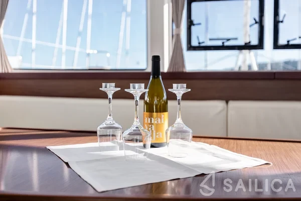 Lagoon 42 - Yacht Charter Sailica