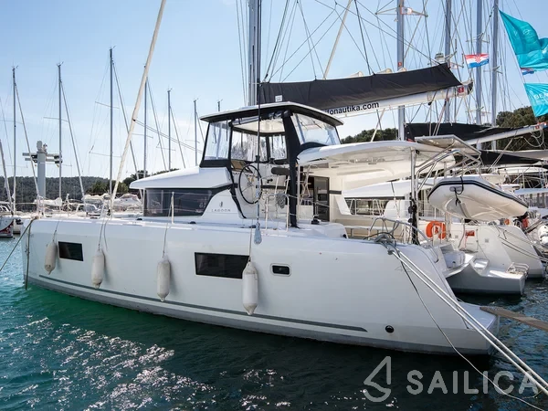 Lagoon 42 - Yacht Charter Sailica