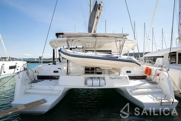 Lagoon 42 - Yacht Charter Sailica