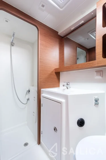 Lagoon 42 - Yacht Charter Sailica