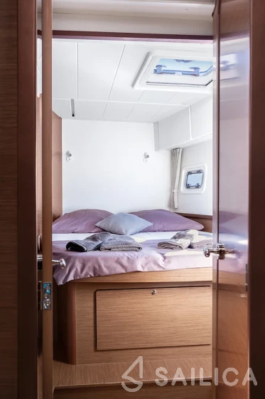 Lagoon 42 - Yacht Charter Sailica