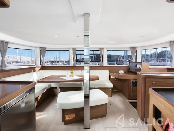 Lagoon 42 - Yacht Charter Sailica