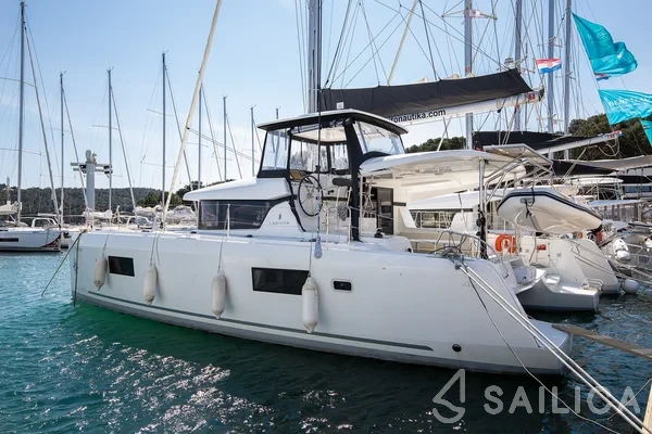 Lagoon 42 - Yacht Charter Sailica
