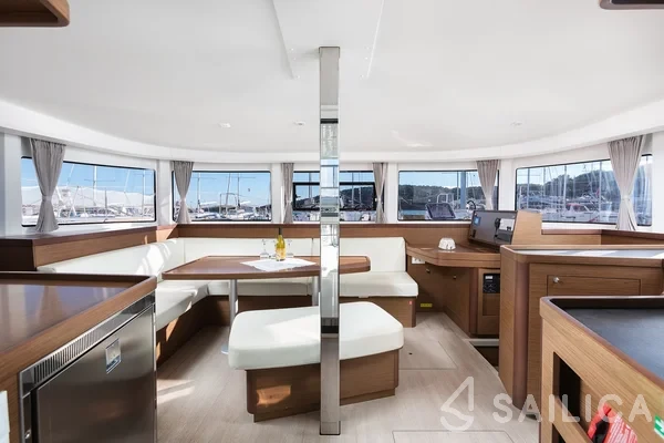 Lagoon 42 - Yacht Charter Sailica