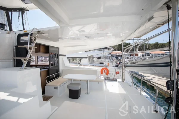 Lagoon 42 - Yacht Charter Sailica