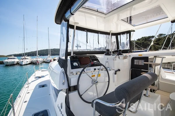 Lagoon 42 - Yacht Charter Sailica