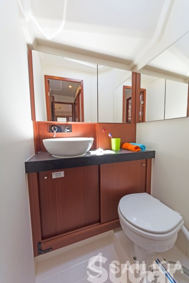 Hanse 455 - Yacht Charter Sailica