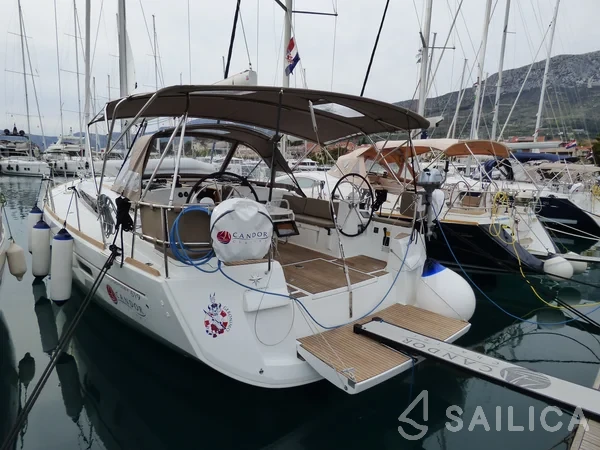 Sun Odyssey 519 - Yacht Charter Sailica