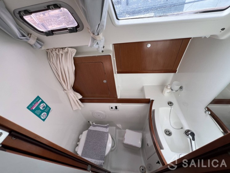 Oceanis 46 - Yacht Charter Sailica