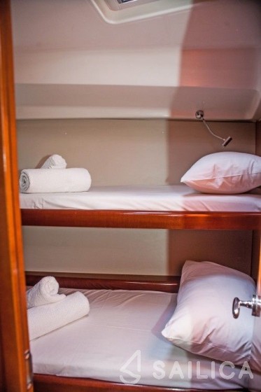 Oceanis 46 - Yacht Charter Sailica