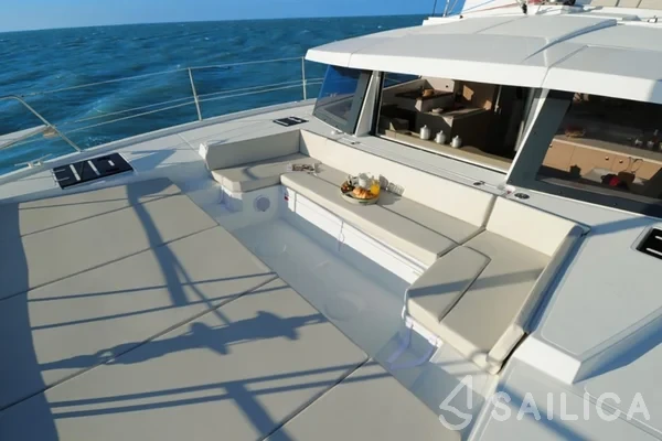 Bali 4.1 - Yacht Charter Sailica