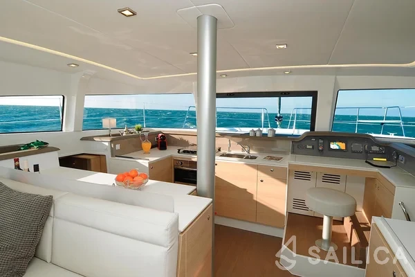 Bali 4.1 - Yacht Charter Sailica
