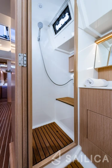 Bavaria C45 - Yacht Charter Sailica