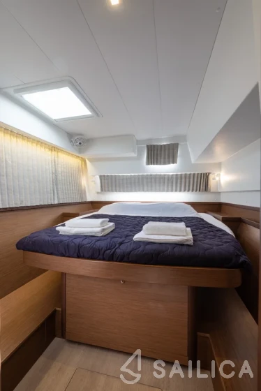 Lagoon 42 - Yacht Charter Sailica