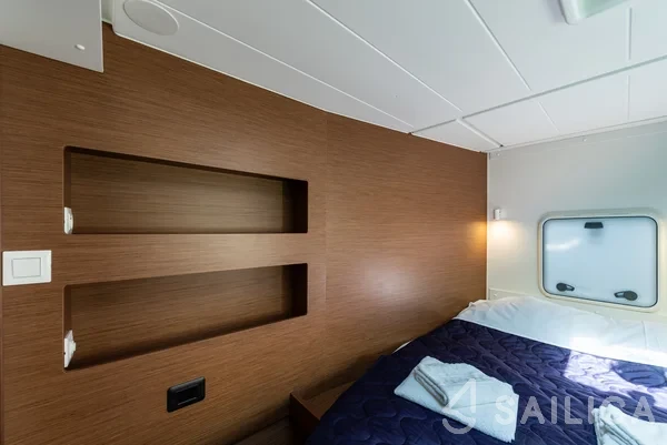 Lagoon 42 - Yacht Charter Sailica