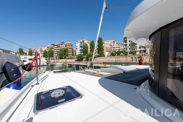 Lagoon 42 - Yacht Charter Sailica