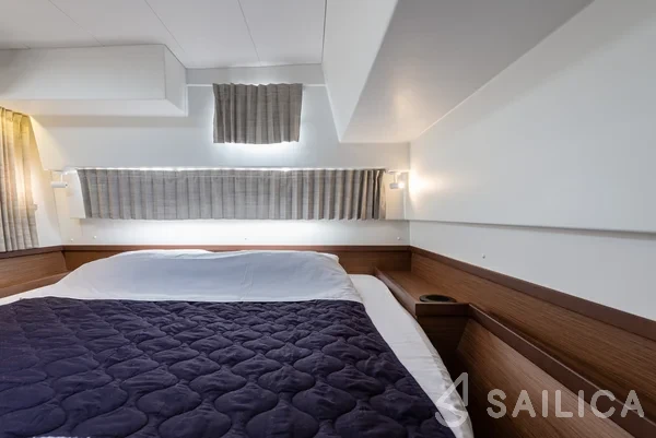 Lagoon 42 - Yacht Charter Sailica