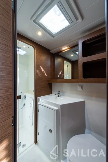 Lagoon 42 - Yacht Charter Sailica