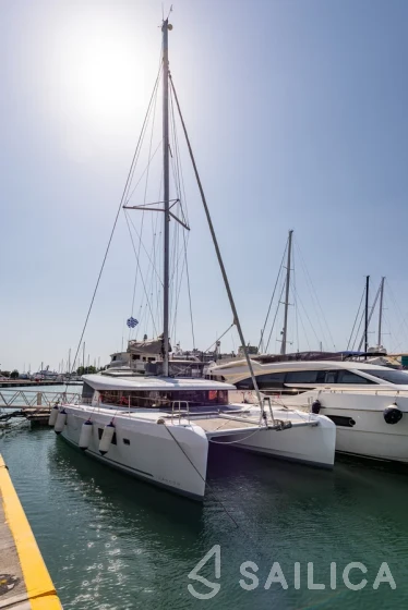 Lagoon 42 - Yacht Charter Sailica