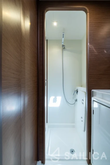 Lagoon 42 - Yacht Charter Sailica