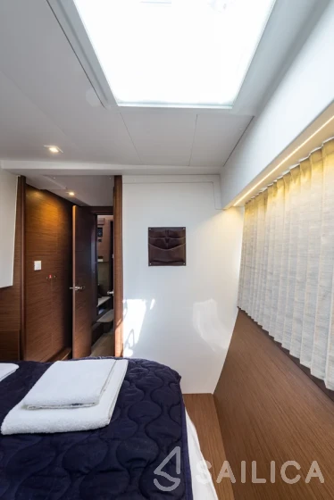 Lagoon 42 - Yacht Charter Sailica