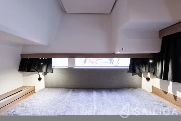 Isla 40 - Yacht Charter Sailica