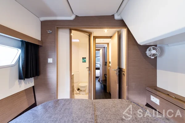 Isla 40 - Yacht Charter Sailica