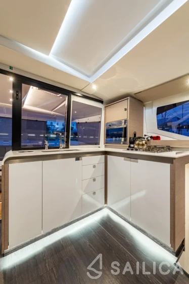 Isla 40 - Yacht Charter Sailica