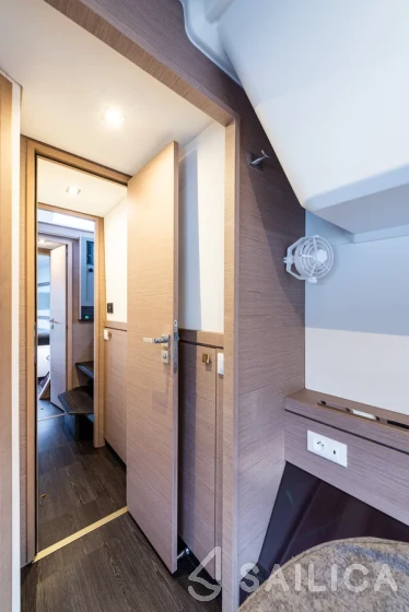 Isla 40 - Yacht Charter Sailica