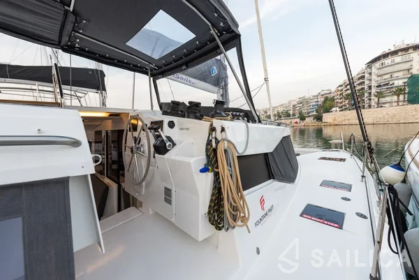 Isla 40 - Yacht Charter Sailica