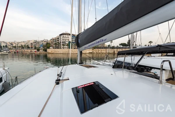 Isla 40 - Yacht Charter Sailica