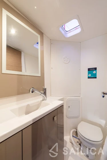 Isla 40 - Yacht Charter Sailica