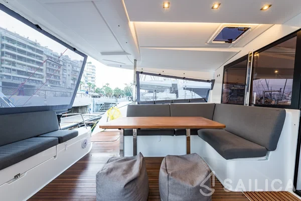 Isla 40 - Yacht Charter Sailica