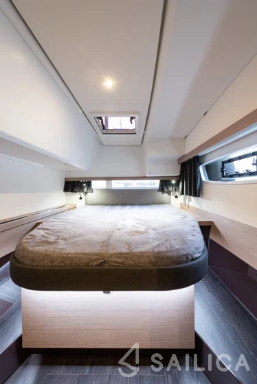 Isla 40 - Yacht Charter Sailica