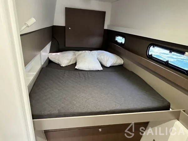 Bali 4.1 - Yacht Charter Sailica