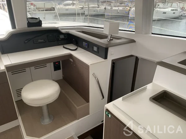Bali 4.1 - Yacht Charter Sailica
