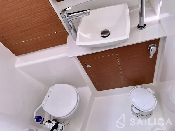 Bali 4.1 - Yacht Charter Sailica