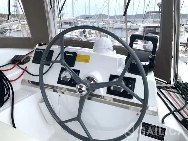 Bali 4.1 - Yacht Charter Sailica