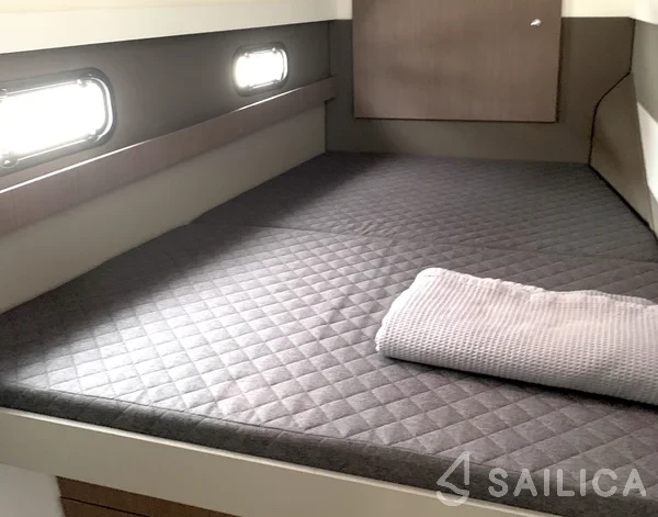 Bali 4.1 - Yacht Charter Sailica