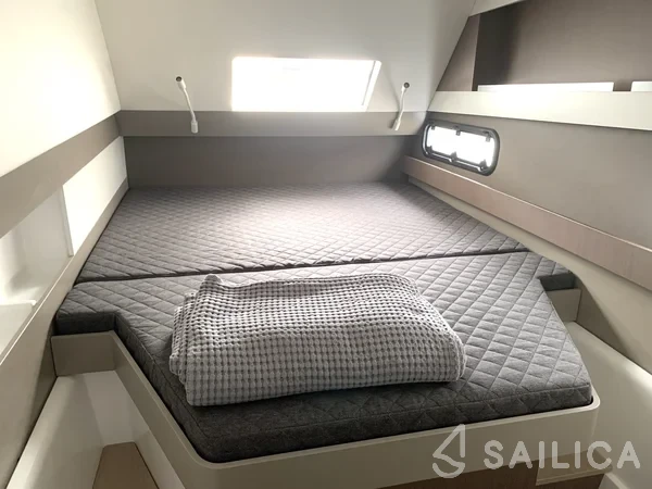 Bali 4.1 - Yacht Charter Sailica